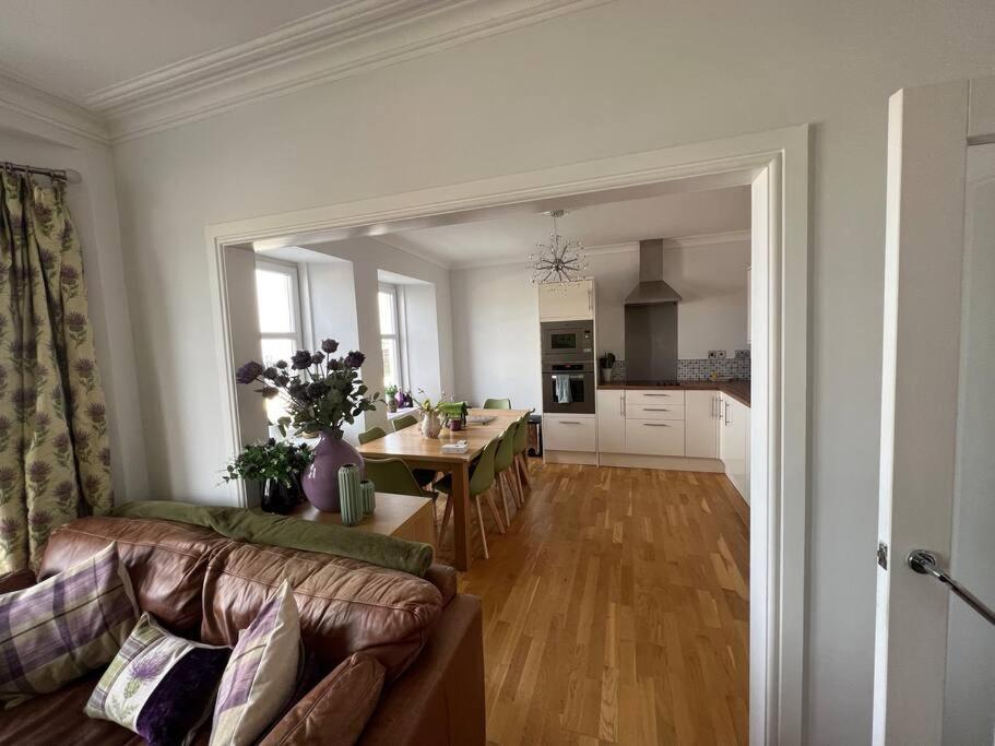 Fantastic 3 Bedroom Holiday Home Millport Luaran gambar