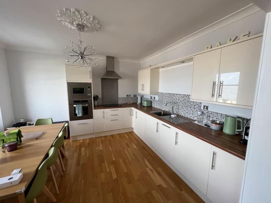 Fantastic 3 Bedroom Holiday Home Millport Luaran gambar